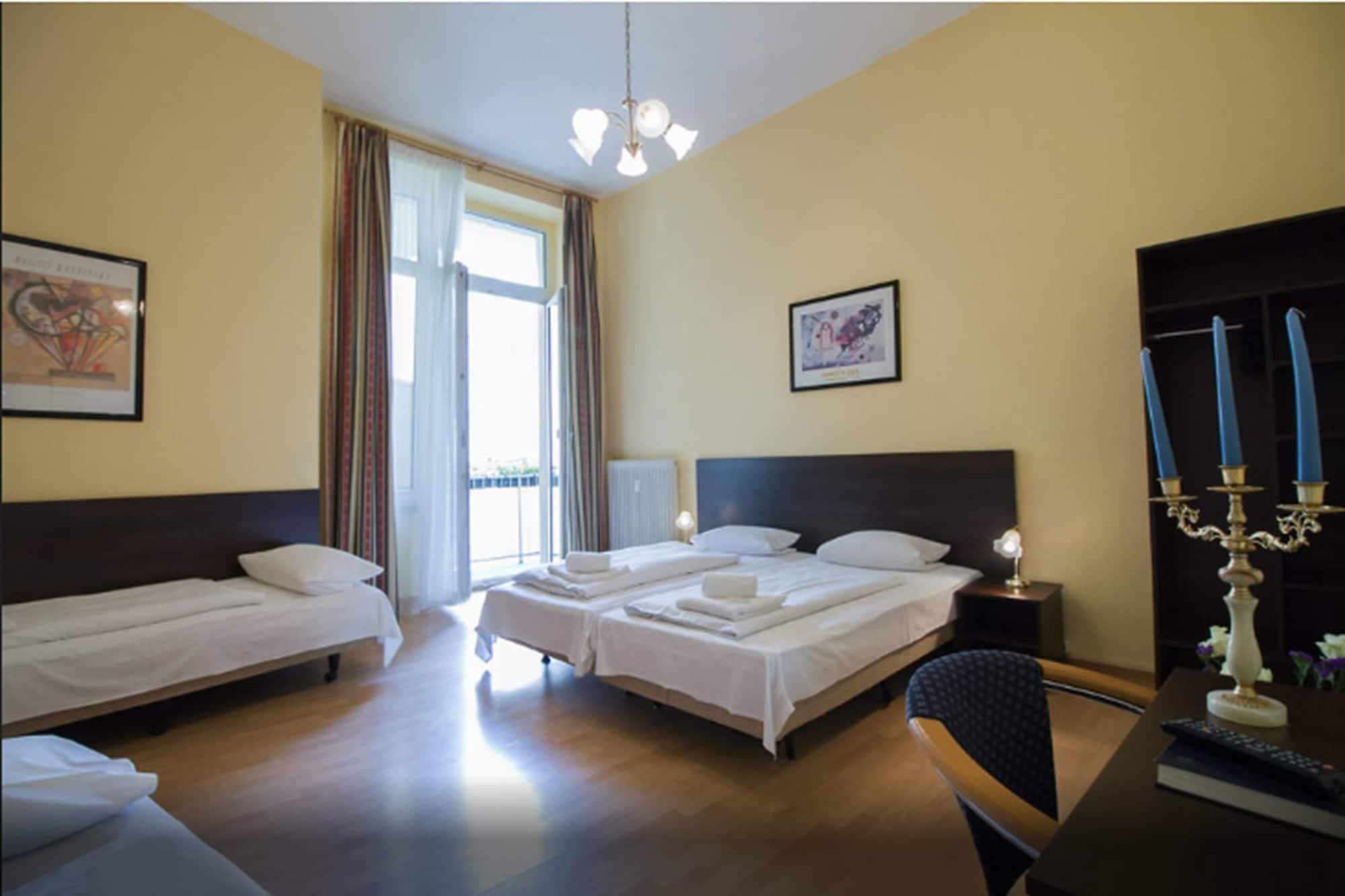 Отель Am Stuttgarter Eck 2*