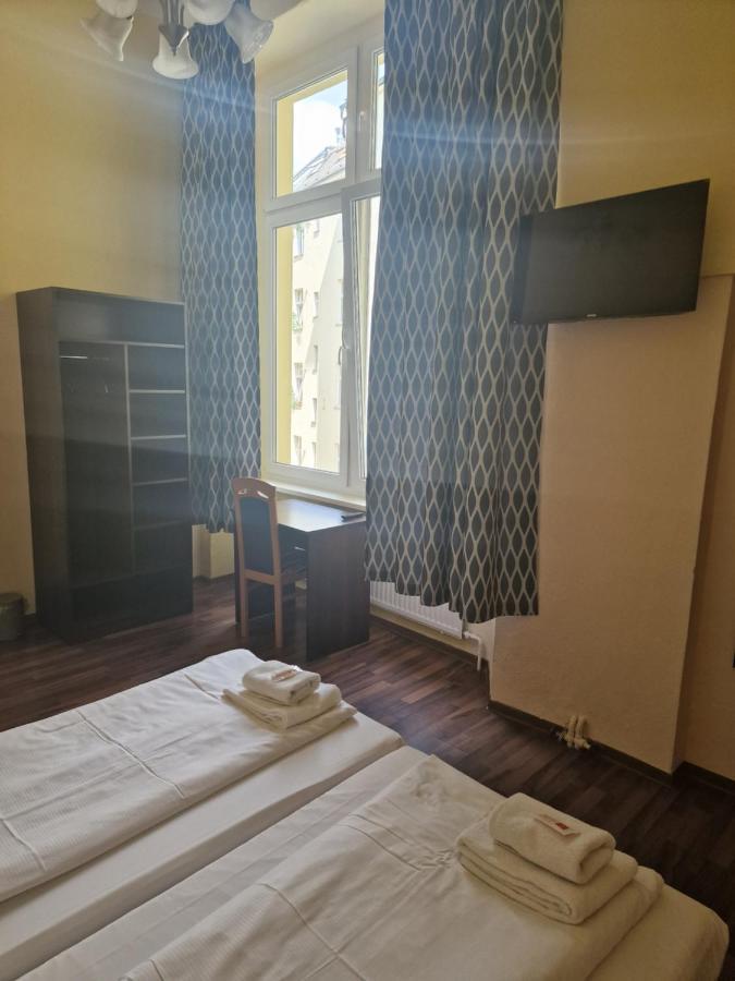 Отель Am Stuttgarter Eck 2*