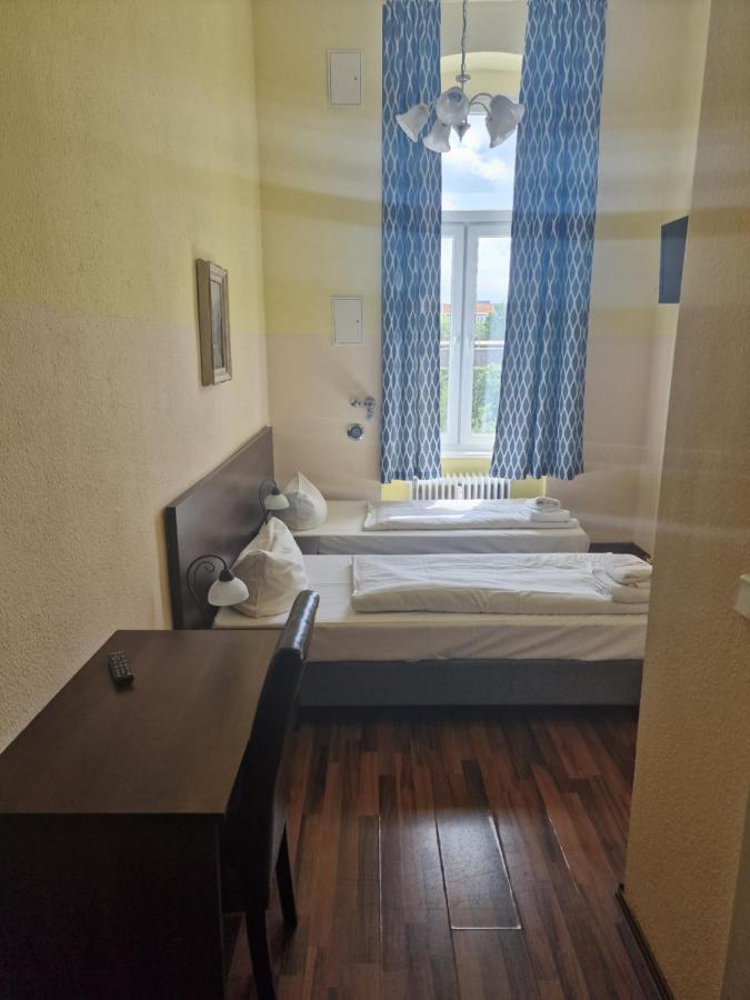 Отель Am Stuttgarter Eck 2*